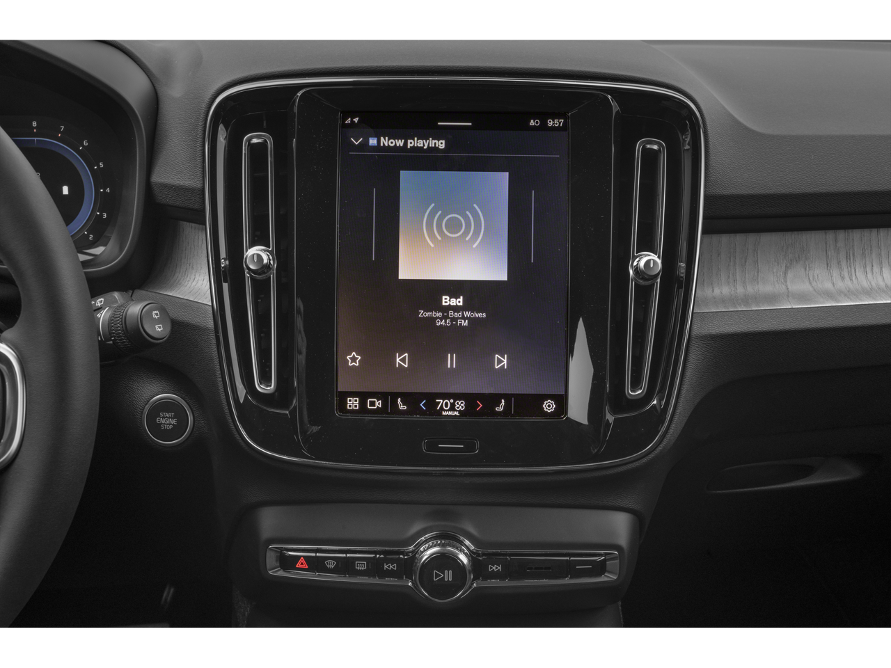 2023 Volvo XC40 Plus Bright Theme