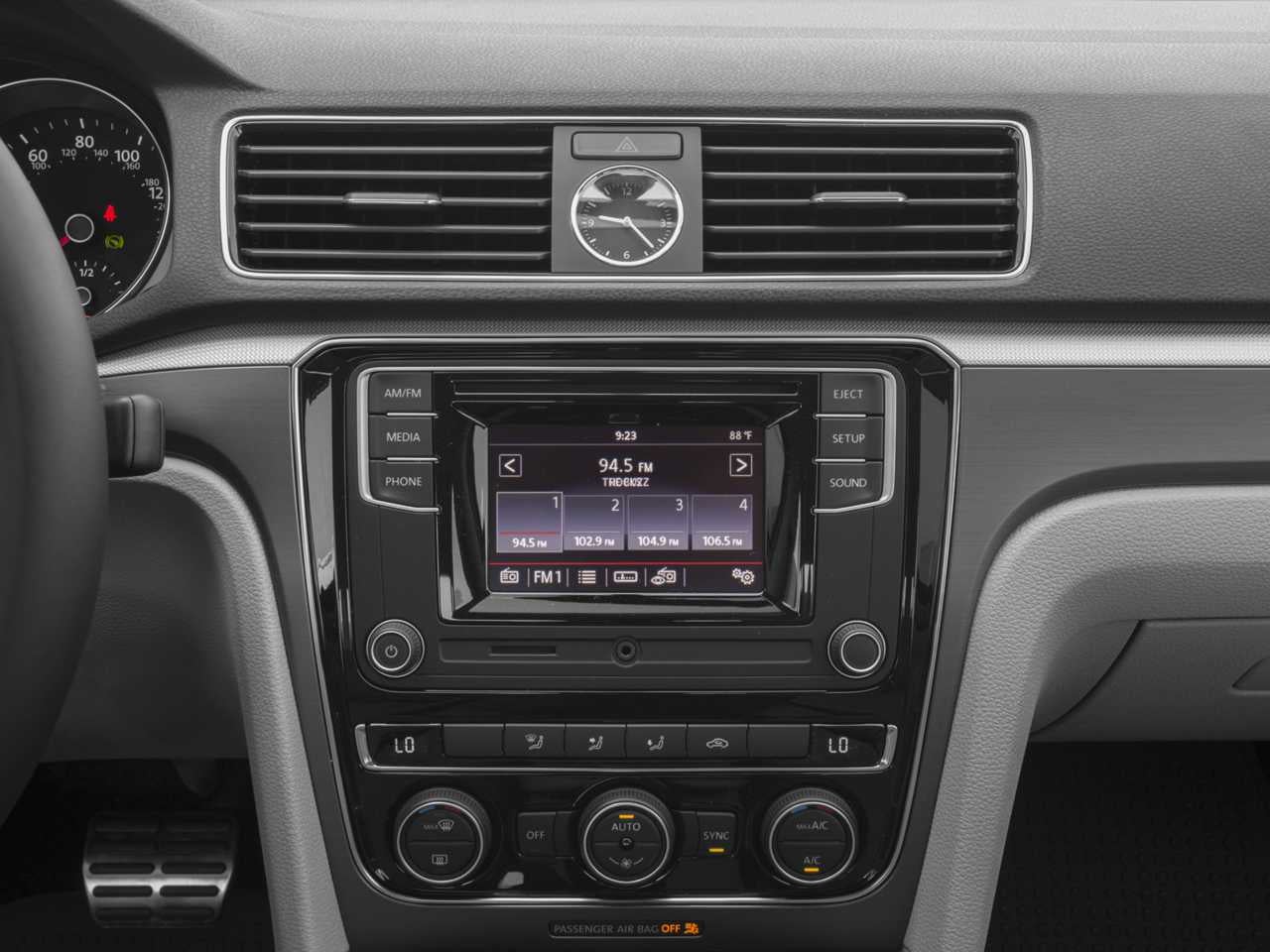 2017 Volkswagen Passat R-Line w/Comfort Pkg