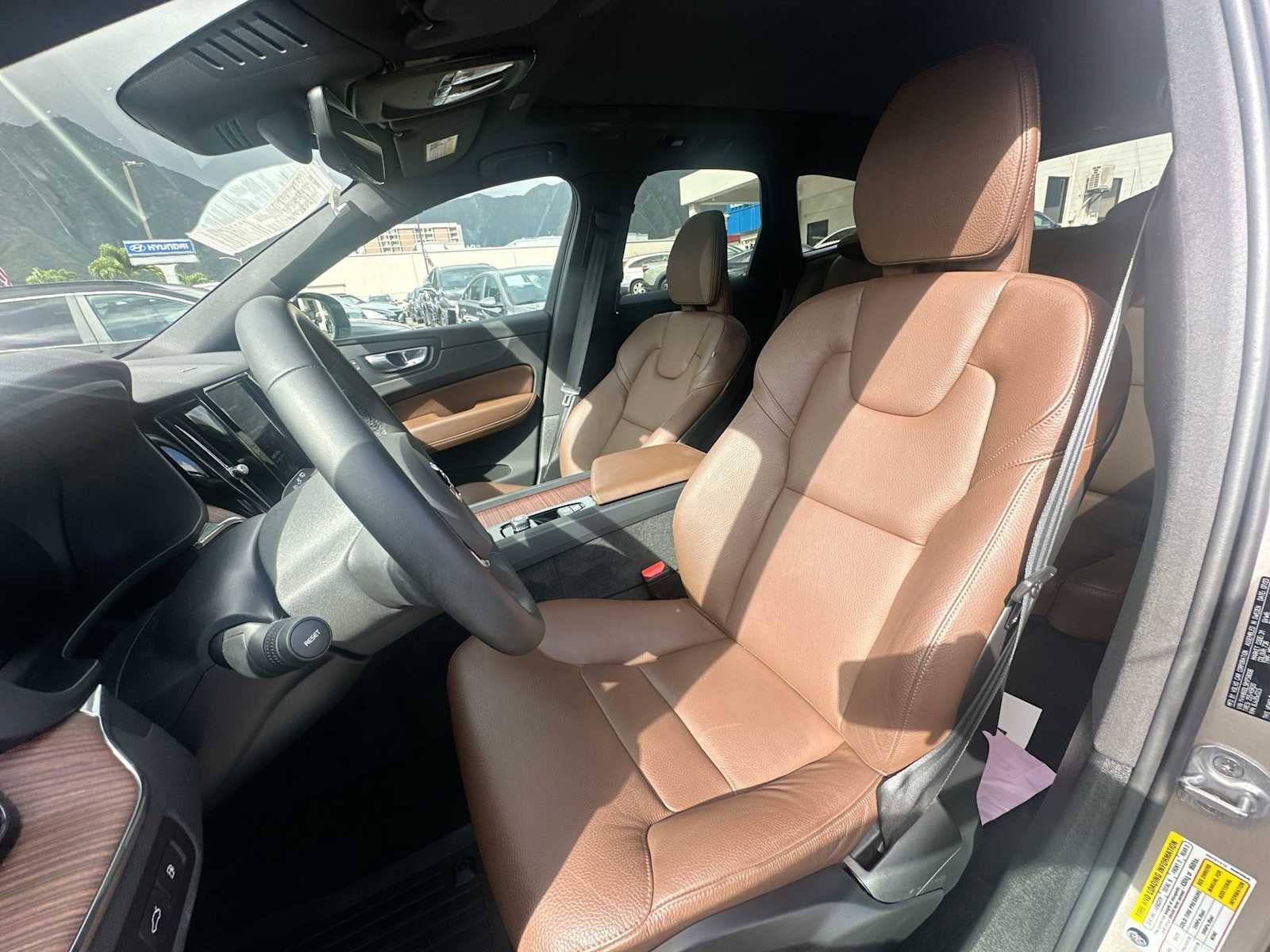 2024 Volvo XC60 Recharge Plug-In Hybrid Plus Dark Theme