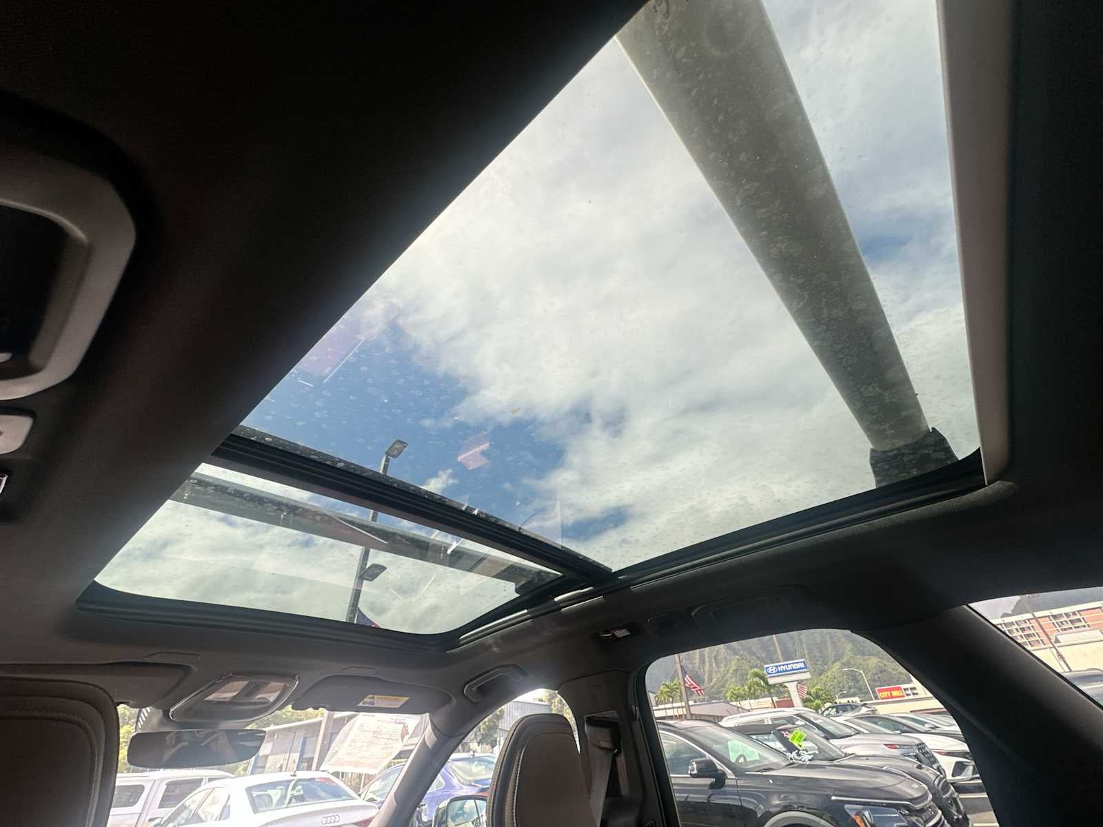 2024 Volvo XC60 Recharge Plug-In Hybrid Plus Dark Theme