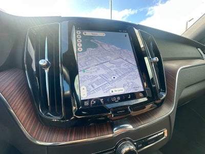 2024 Volvo XC60 Recharge Plug-In Hybrid Plus Dark Theme