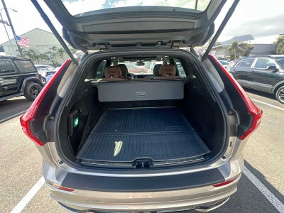 2024 Volvo XC60 Recharge Plug-In Hybrid Plus Dark Theme