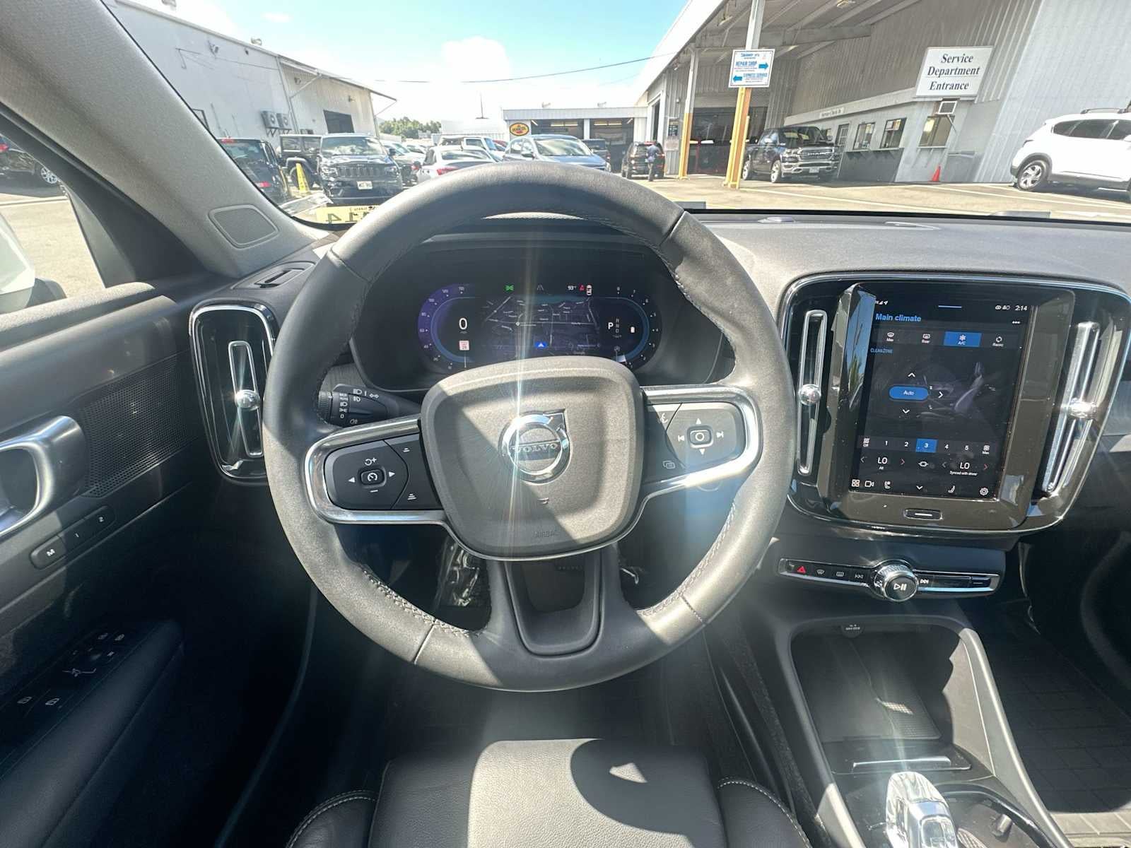 2023 Volvo XC40 Plus Bright Theme