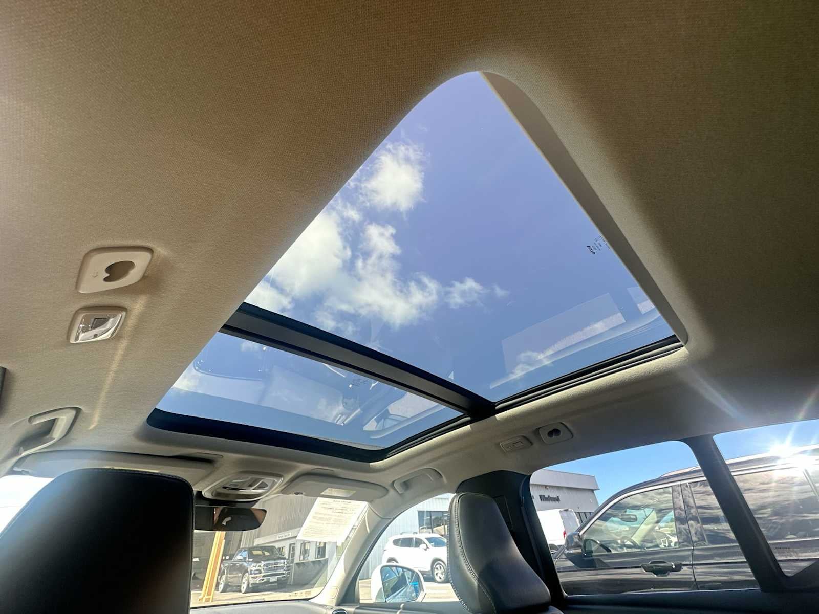 2023 Volvo XC40 Plus Bright Theme