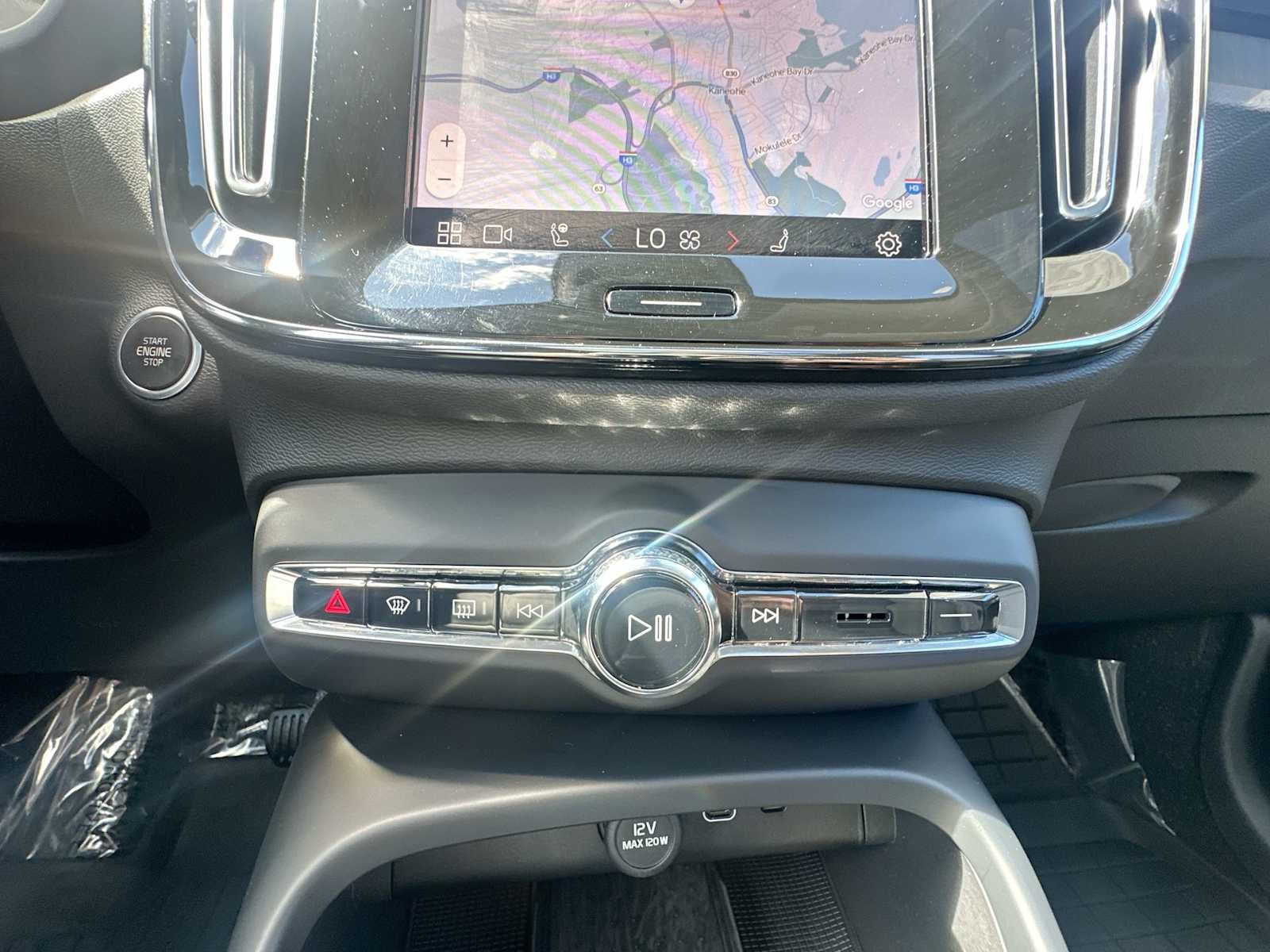 2023 Volvo XC40 Plus Bright Theme