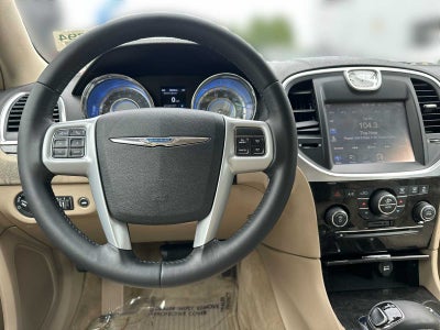 2014 Chrysler 300 4dr Sdn RWD