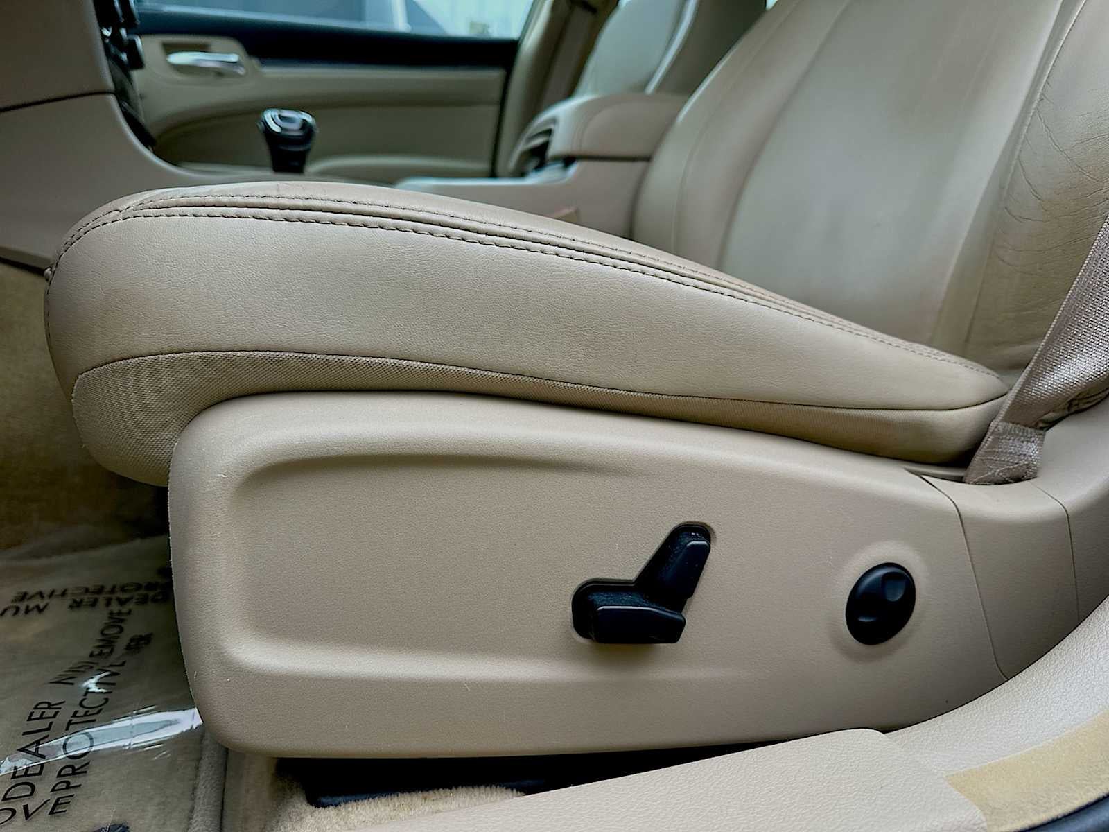 2014 Chrysler 300 4dr Sdn RWD