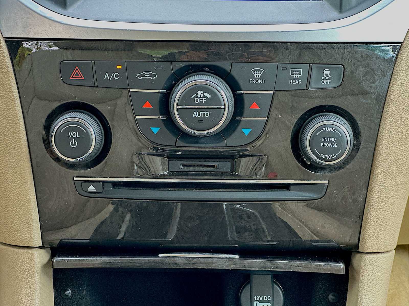 2014 Chrysler 300 4dr Sdn RWD