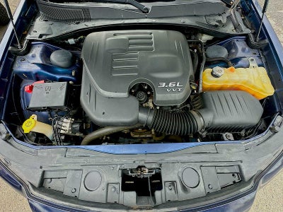 2014 Chrysler 300 4dr Sdn RWD