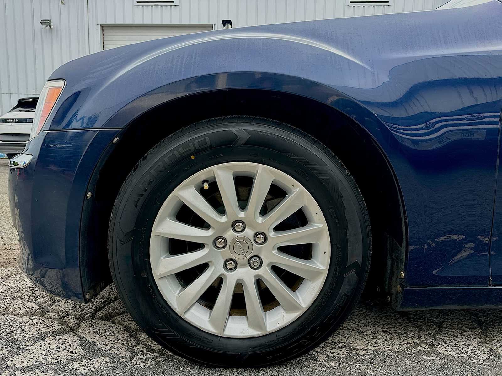 2014 Chrysler 300 4dr Sdn RWD