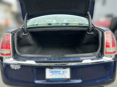 2014 Chrysler 300 4dr Sdn RWD