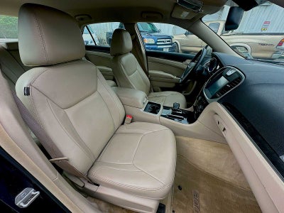 2014 Chrysler 300 4dr Sdn RWD