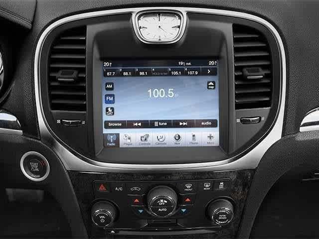 2014 Chrysler 300 4dr Sdn RWD