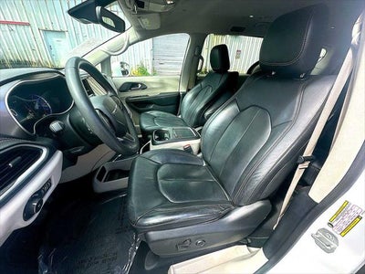 2022 Chrysler Pacifica Hybrid Touring L