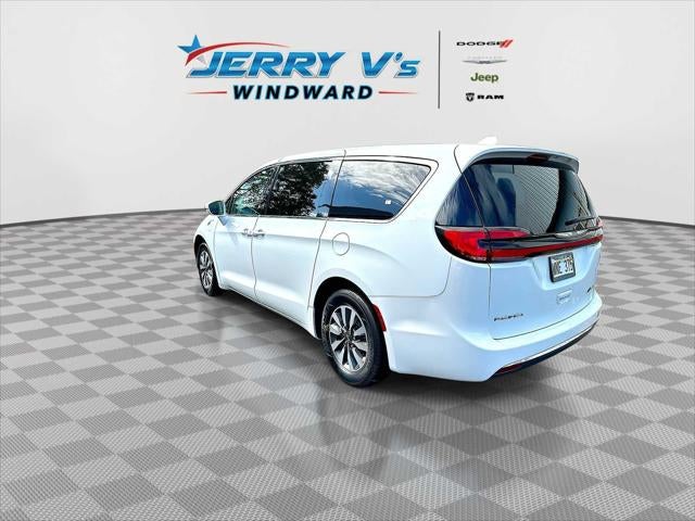 2022 Chrysler Pacifica Hybrid Touring L