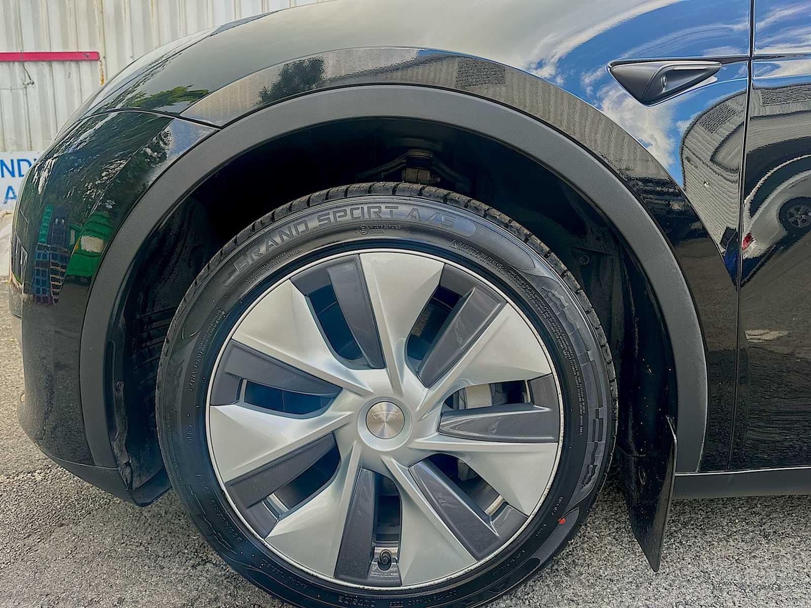 2023 Tesla Model Y AWD