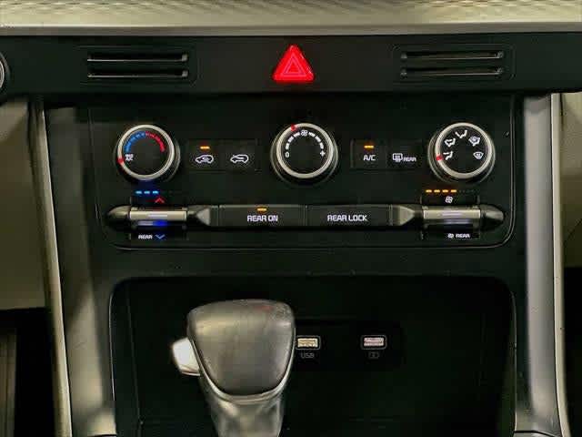 2022 Kia Carnival MPV LX Seat Package