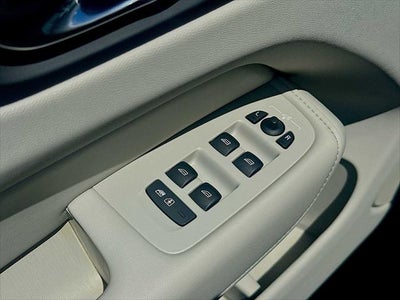2021 Volvo XC60 Recharge Plug-In Hybrid T8 Inscription