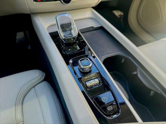 2021 Volvo XC60 Recharge Plug-In Hybrid T8 Inscription