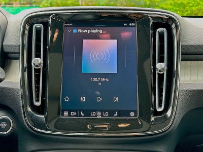 2024 Volvo XC40 B5 Core Dark Theme