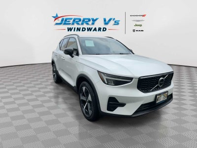2024 Volvo XC40 B5 Core Dark Theme