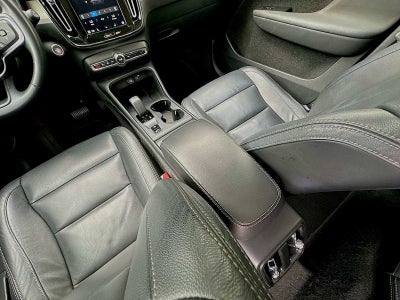 2024 Volvo XC40 B5 Core Dark Theme