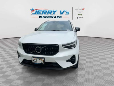 2024 Volvo XC40 B5 Core Dark Theme