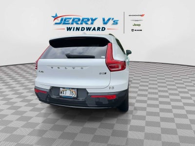 2024 Volvo XC40 B5 Core Dark Theme