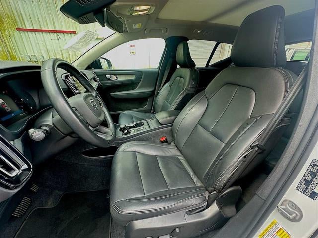 2024 Volvo XC40 B5 Core Dark Theme