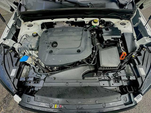 2024 Volvo XC40 B5 Core Dark Theme