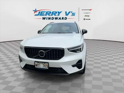 2024 Volvo XC40 B5 Core Dark Theme