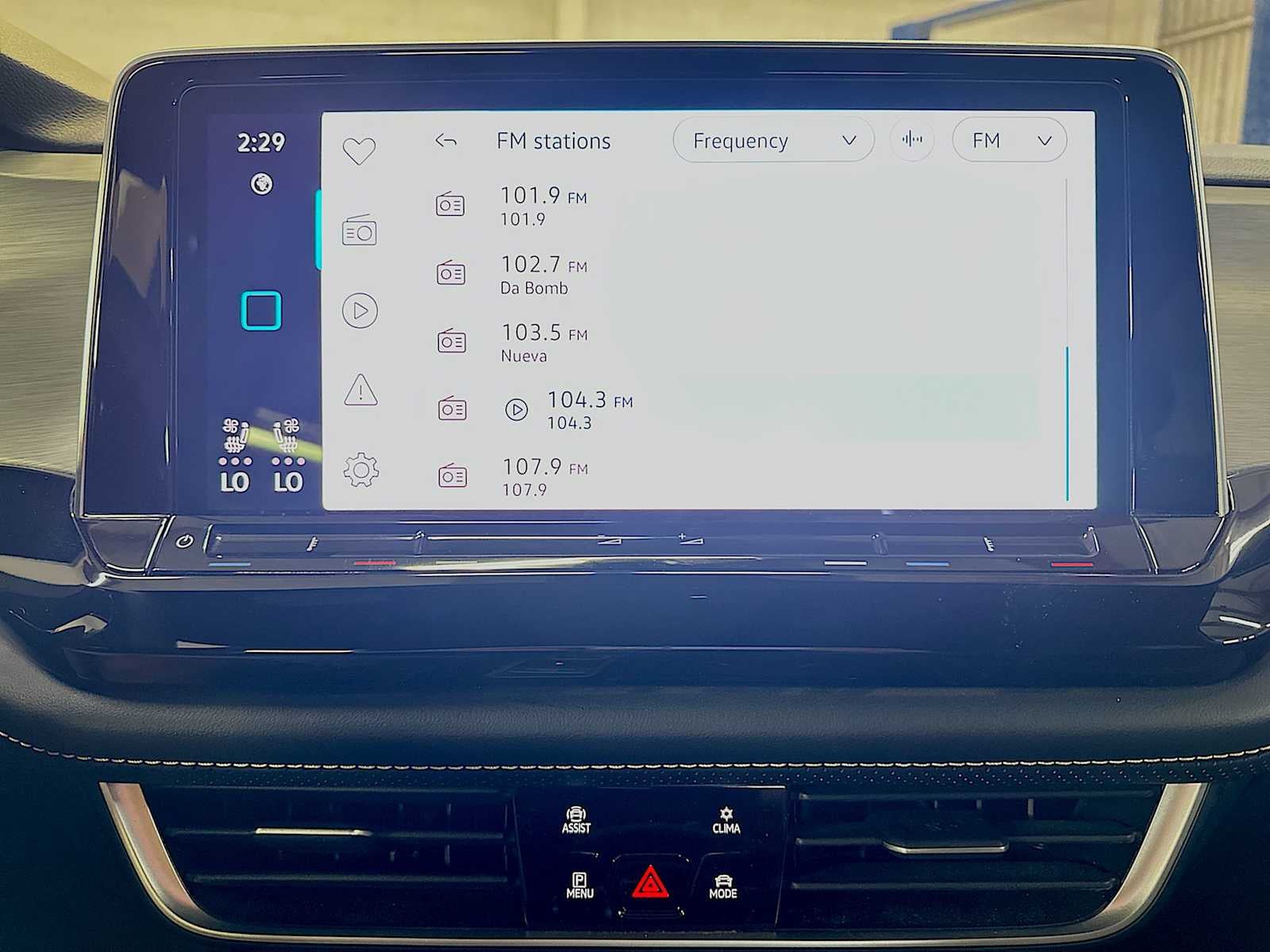 2024 Volkswagen Atlas Cross Sport 2.0T SE w/Technology