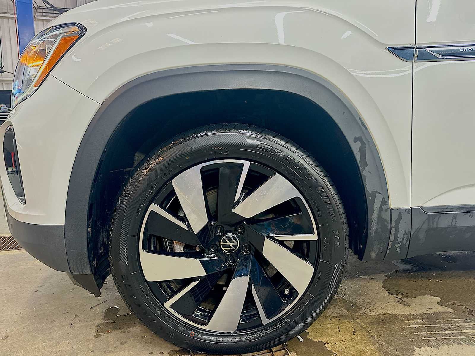 2024 Volkswagen Atlas Cross Sport 2.0T SE w/Technology