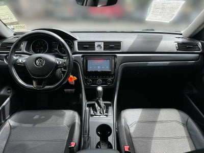 2017 Volkswagen Passat R-Line w/Comfort Pkg