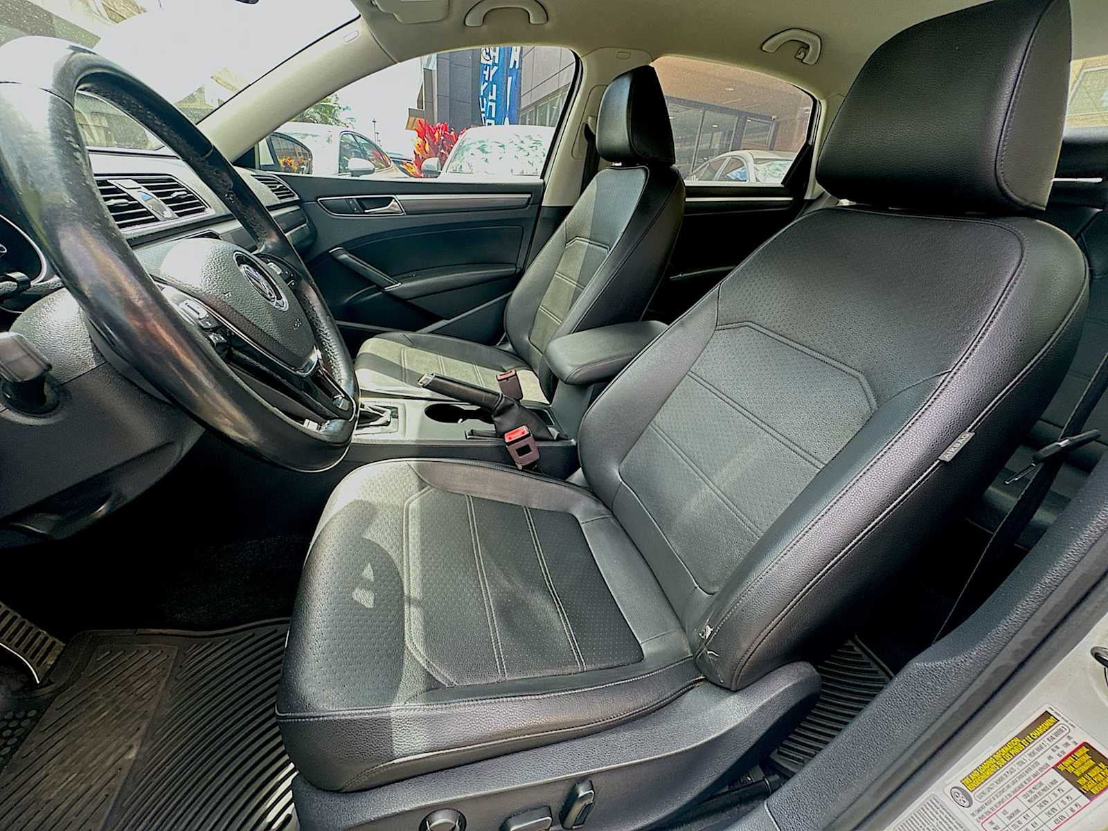 2017 Volkswagen Passat R-Line w/Comfort Pkg