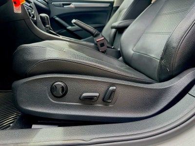 2017 Volkswagen Passat R-Line w/Comfort Pkg
