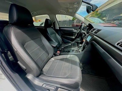 2017 Volkswagen Passat R-Line w/Comfort Pkg