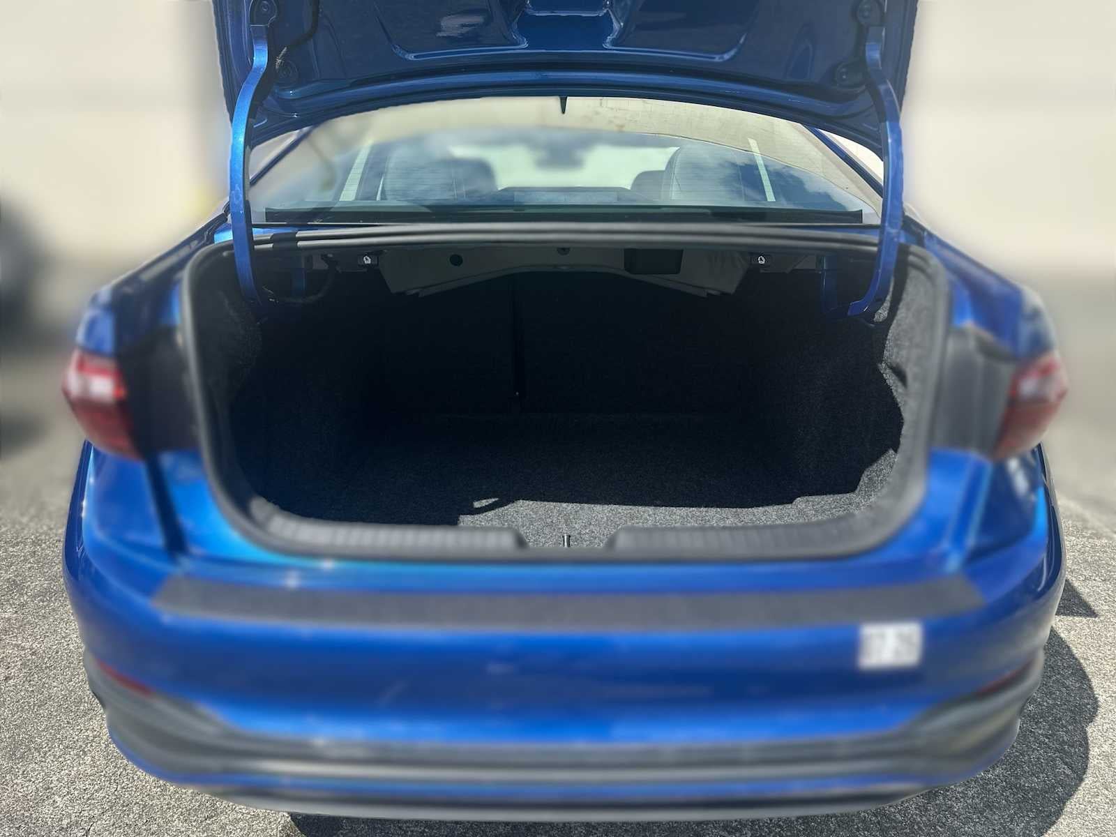 2024 Volkswagen Jetta SE - Photo 10